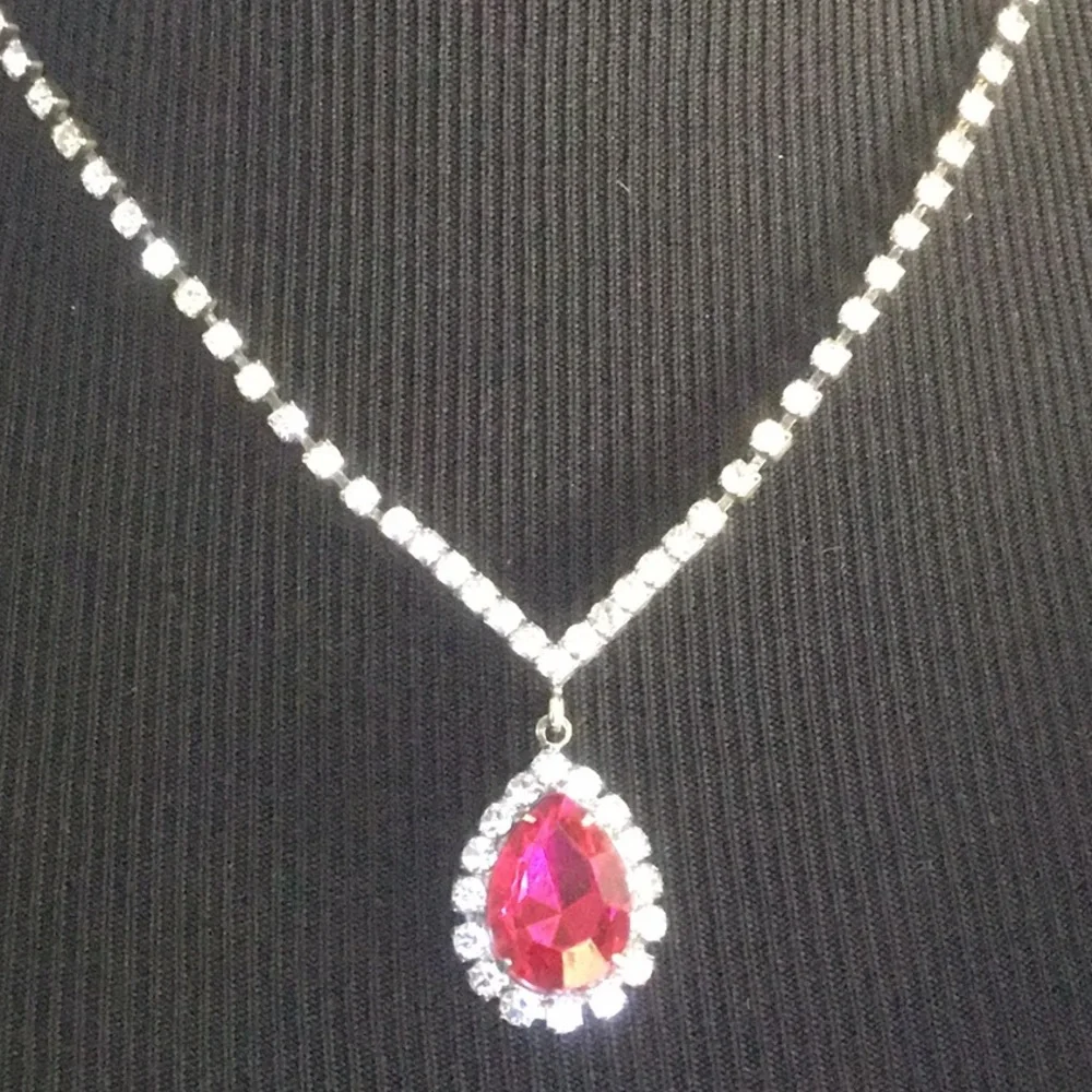 💖💎 Fuchsia Rhinestone Crystal Necklace EUC 💎💖 - Picture 4 of 6